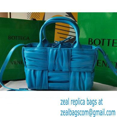 Bottega Veneta foulard Intreccio leather Mini Arco Tote bag with detachable strap Blue