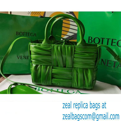 Bottega Veneta foulard Intreccio leather Mini Arco Tote bag with detachable strap Green - Click Image to Close