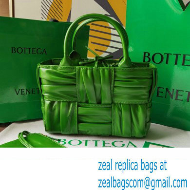 Bottega Veneta foulard Intreccio leather Mini Arco Tote bag with detachable strap Green - Click Image to Close