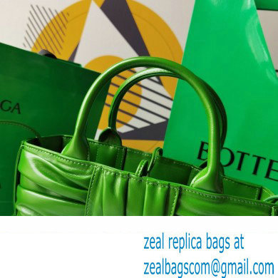 Bottega Veneta foulard Intreccio leather Mini Arco Tote bag with detachable strap Green