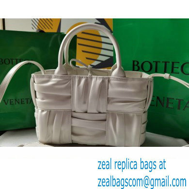 Bottega Veneta foulard Intreccio leather Mini Arco Tote bag with detachable strap White - Click Image to Close