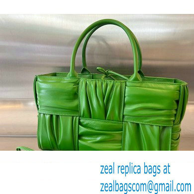 Bottega Veneta foulard Intreccio leather Small Arco Tote bag Green - Click Image to Close