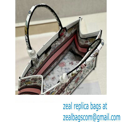 Dior medium Book Tote Bag in White Multicolor Florilegio Embroidery 2023 - Click Image to Close