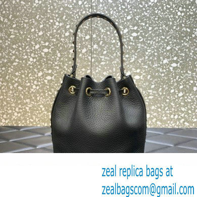 valentino ROCKSTUD GRAINY CALFSKIN BUCKET BAG black 2023 - Click Image to Close