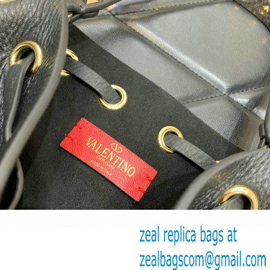 valentino ROCKSTUD GRAINY CALFSKIN BUCKET BAG black 2023 - Click Image to Close