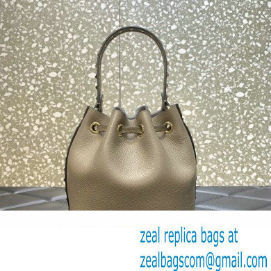 valentino ROCKSTUD GRAINY CALFSKIN BUCKET BAG gray 2023