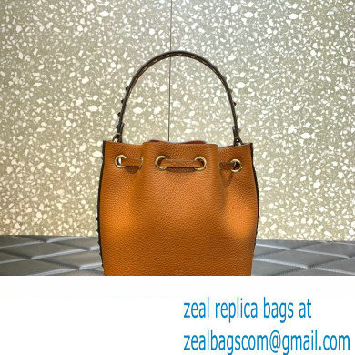 valentino ROCKSTUD GRAINY CALFSKIN BUCKET BAG tan 2023 - Click Image to Close