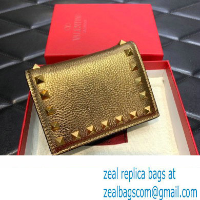 valentino SMALL ROCKSTUD METALLIC GRAINY CALFSKIN WALLET gold 2023