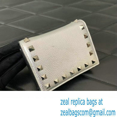 valentino SMALL ROCKSTUD METALLIC GRAINY CALFSKIN WALLET silver 2023 - Click Image to Close