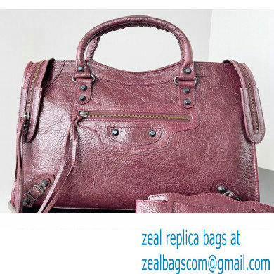 Balenciaga Classic City Large Handbag in Arena Lambskin Burgundy