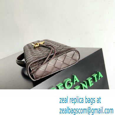 Bottega Veneta Long Clutch Andiamo With Handle Intrecciato leather bag FONDANT with metallic knot closure 2024