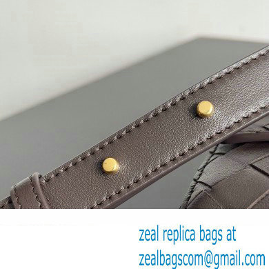 Bottega Veneta Mini Andiamo Cross-Body Intrecciato leather bag FONDANT with metallic knot closure 2024
