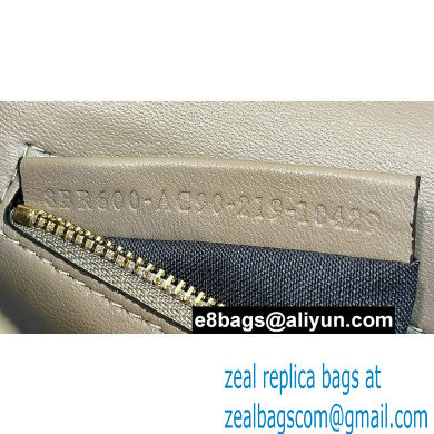 Fendi Medium Baguette Dove gray crocodile leather bag - Click Image to Close