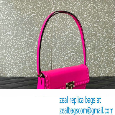 Valentino Rockstud23 E/W Smooth Calfskin Shoulder Bag Fuchsia 2023 - Click Image to Close