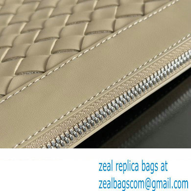 Bottega Veneta Intrecciato leather pouch Clutch Bag Beige