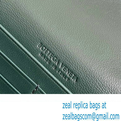 Bottega Veneta Long Clutch Andiamo With Handle Intrecciato leather bag Emerald green with metallic knot closure 2024