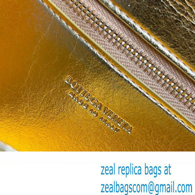 Bottega Veneta Long Clutch Andiamo With Handle Intrecciato leather bag Gold with metallic knot closure 2024