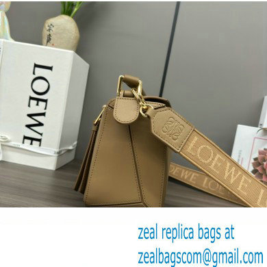 LOEWE Small Puzzle bag insatin calfskin clay green 2024