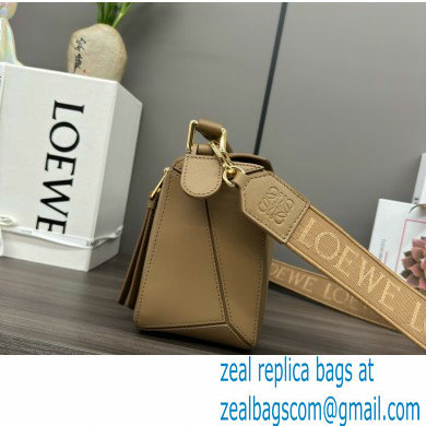 LOEWE Small Puzzle bag insatin calfskin clay green 2024