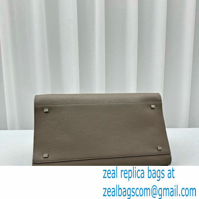 THE ROW MARGAUX 15 BAG IN grained LEATHER etoupe 2024
