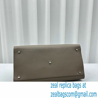 THE ROW MARGAUX 17 BAG IN GRAINED LEATHER ETOUPE 2024
