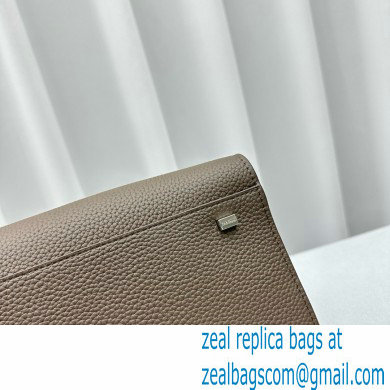 THE ROW MARGAUX 17 BAG IN GRAINED LEATHER ETOUPE 2024