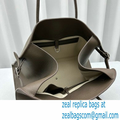 THE ROW MARGAUX 17 BAG IN GRAINED LEATHER ETOUPE 2024
