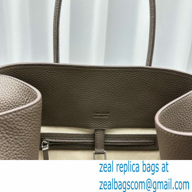 THE ROW MARGAUX 17 BAG IN GRAINED LEATHER ETOUPE 2024